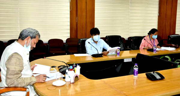 मुख्यमंत्री तीरथ सिंह रावत ने सचिवालय में की सिंचाई विभाग एवं शिक्षा विभाग की समीक्षा