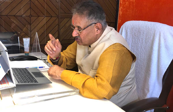 कोविड-19 संक्रमण की रोकथाम एवं प्रभावी नियंत्रण हेतु प्रभारी मंत्री जनपद देहरादून गणेश जोशी ने सभी सम्बंधित अधिकारियों को आवश्यक दिशा-निर्देश दिए