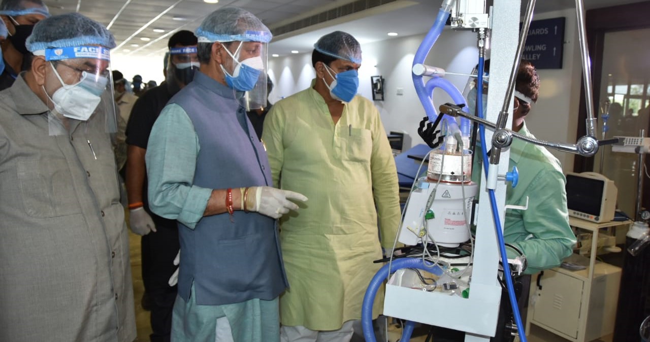 मुख्यमंत्री तीरथ सिंह रावत ने आज रायपुर स्थित कोविड केयर सेंटर एवं आईडीपीएल में निर्माणाधीन 500 बेड के कोविड अस्पताल का किया निरीक्षण