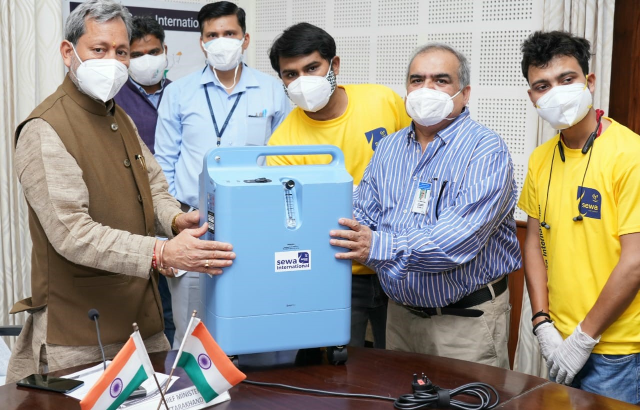 मुख्यमंत्री तीरथ सिंह रावत को आज सेवा इंटरनेशनल संस्था की ओर से किए गये 5 ऑक्सीजन कंसेंट्रेटर्स भेंट मुख्यमंत्री तीरथ सिंह रावत को आज सेवा इंटरनेशनल संस्था की ओर से किए गये 5 ऑक्सीजन कंसेंट्रेटर्स भेंट