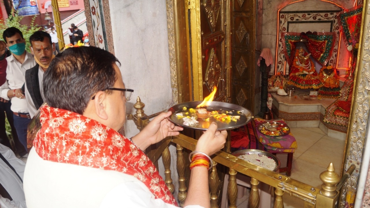 मुख्यमंत्री धामी ने नयना देवी मंदिर में की विशेष पूजा-अर्चना