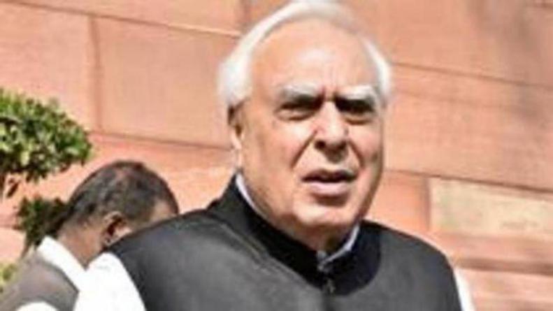 पूर्व केंद्रीय मंत्री कपिल सिब्बल  ने छोड़ा कांग्रेस का साथ, सपा के समर्थन से राज्यसभा सदस्य के लिए  किया नामांकन दाखिल