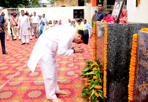 मुख्यमंत्री पुष्कर सिंह धामी ने खटीमा में शहीद राज्य आंदोलनकारियों को दी श्रद्धांजलि