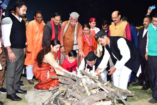 Cabinet Minister Rekha Arya participated in the program of the folk festival "Igas" at the Chief Minister's residence, played bhailo