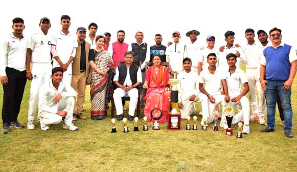 Sports Minister Rekha Arya reached Corbett Cricket Ground Chakalua, participated in the final match of U-19 Kumaon Cup