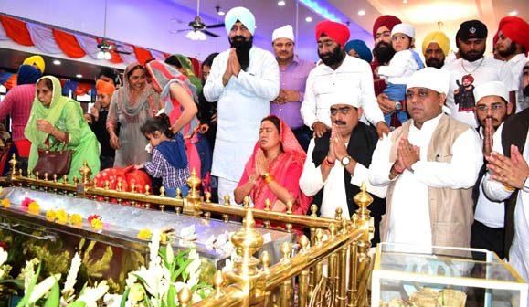 Cabinet Minister Rekha Arya reached Gurdwara Shri Guru Nanak Singh Sabha, took blessings