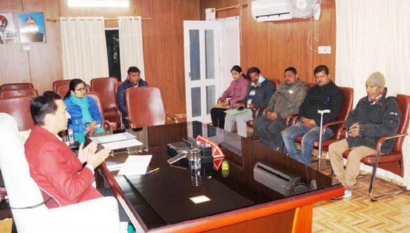 Commissioner Deepak Rawat listened to the problems of the complainants in Haldwani by holding public court