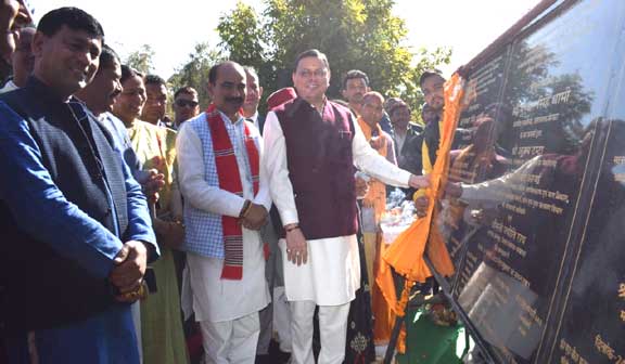 Chief Minister Dhami inaugurated and laid the foundation stone of schemes worth 4884.21 lakhs in Champawat.