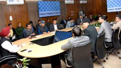 मुख्य सचिव डॉ० एस.एस. संधु ने देहरादून में यातायात संकुलन को कम करने हेतु सभी सम्बन्धित विभागों के साथ की बैठक