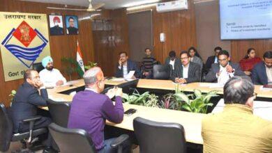 मुख्य सचिव डाॅ० एस.एस. संधु ने शासन और विभाग के सभी अधिकारियों के साथ प्रदेश में निवेश योग्य योजनाओं के सम्बन्ध में की चर्चा