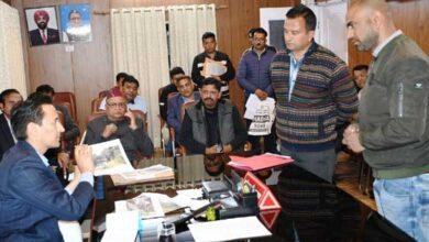 Divisional Commissioner Deepak Rawat solved the pending public problems by meeting with the complainant and officials at the camp office Haldwani