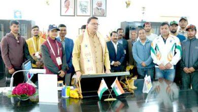 Chief Minister Dhami felicitated the medal winners of Uttarakhand in Snow Skiing and Snow Shoe in the third Khelo India Winter Games held in Gulmarg.