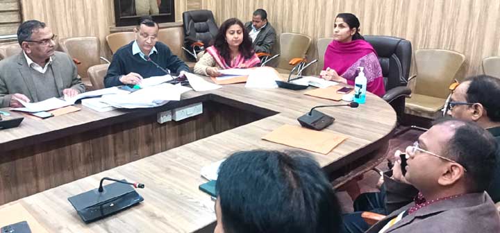 Meeting of 'Water and Sanitation Mission Committee' organized under the chairmanship of District Magistrate Mrs. Sonika