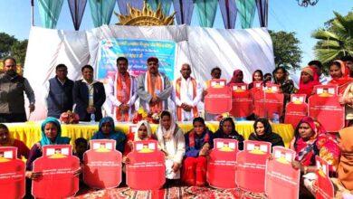 Haridwar district in-charge Minister Satpal Maharaj inaugurated Chief Minister Antyodaya free gas refill scheme