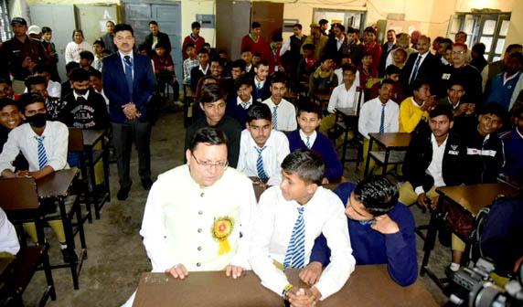 Chief Minister Dhami reached his old school, shared old memories