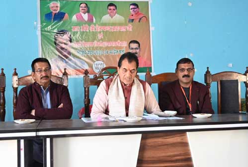 Minister in-charge Tehri Garhwal district Prem Chand Agarwal held a press conference on the budget at Press Club Tehri Garhwal