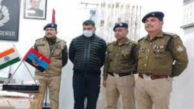 छुट्टी और साप्ताहिक अवकाश न मिलने से तनाव में ड्राइवर ने अधिकारी के घर की फायरिंग