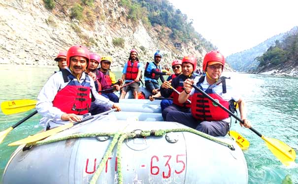 Chief Minister Dhami himself went rafting with the aim of promoting adventure tourism activities in the state.