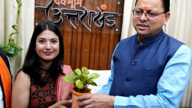 Chief Minister Dhami honored Uttarakhand's daughter Divya Negi