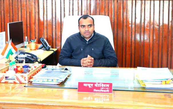 District Magistrate Rudraprayag Mayur Dixit gave Holi greetings and best wishes to the residents of the state and district