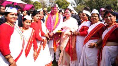 Holi Milan program organized at Chief Minister's residence, Chief Minister Dhami met everyone and wished them a very happy Holi.