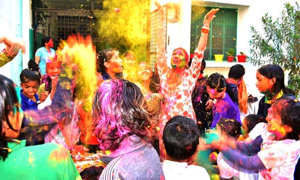 Bua (Rekha Arya) played Holi with the children of Shishu Sadan