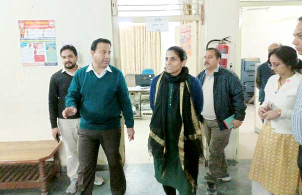 District Magistrate Mrs. Sonika inspected the treasury Dehradun