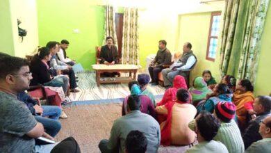 अपर जिलाधिकारी (वि/रा) राम जी सरण शर्मा ने चांदपुर खुर्द विकासनगर में चौपाल लगाकर स्थानीय लोगों की समस्याओं को सुना