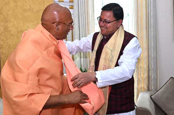 Chief Minister Dhami paid courtesy call on Acharya Mahamandaleshwar Awadheshanand Giriji Maharaj