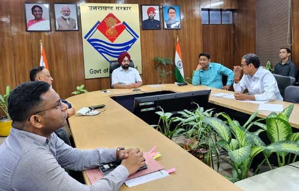 Chief Secretary Dr. S.S. Sandhu took a meeting with officials regarding Kedarnath heli service