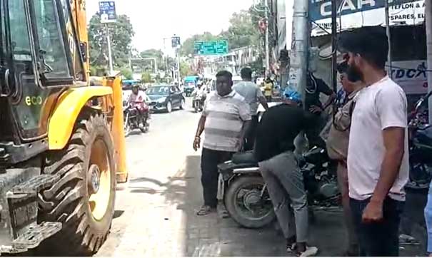 Legal action will be taken with double challan if found setting up shop on footpath and road: District Magistrate