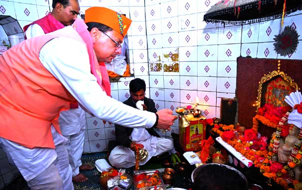Chief Minister Dhami offered prayers at Golju Devta Temple (Chitai), the god of justice