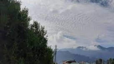 उत्तराखंड में पहाड़ से मैदान तक बदला मौसम का मिजाज, चोटियों पर बर्फबारी