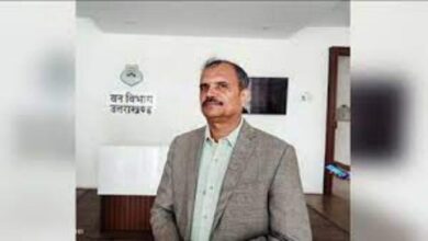 उत्तराखंड हाईकोर्ट के निर्देश के बाद IFS अधिकारी राजीव भरतरी वन संरक्षक के पद पर चार्ज लेने पहुँचे वन मुख्यालय