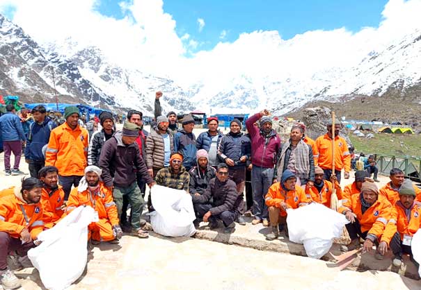 Cleanliness awareness rally organized in Kedarnath Dham with traders and tent operators of base camp