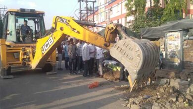 District Magistrate Mrs. Sonika appealed to the public: 'Don't encroach on the footpath'