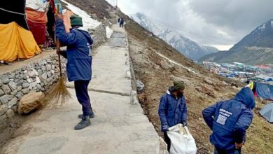 नगर पंचायत केदारनाथ द्वारा पितृकुंड से भैरवनाथ मन्दिर क्षेत्र तक चलाया गया सफाई अभियान