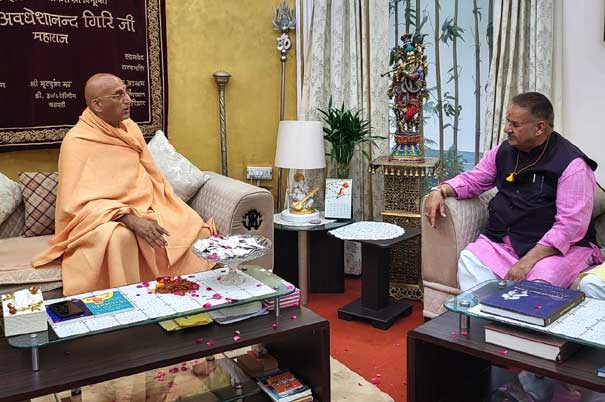 Cabinet Minister Ganesh Joshi paid courtesy call on Mahamandaleshwar Swami Awadheshanand Giri Ji Maharaj of Juna Arena in Haridwar