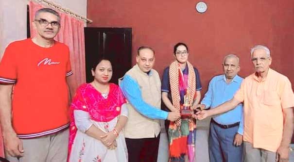 Human Rights and Social Justice Organization felicitated Shagun Gehlot for securing Uttarakhand top in NEET (UG) and 320th rank in India