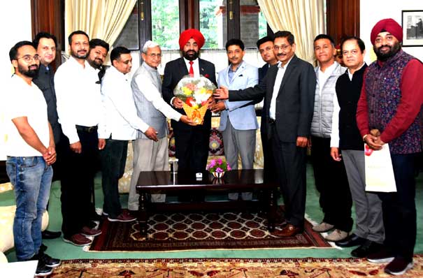 Governor holds meeting with office bearers of Hotel Association, Nainital at Raj Bhavan