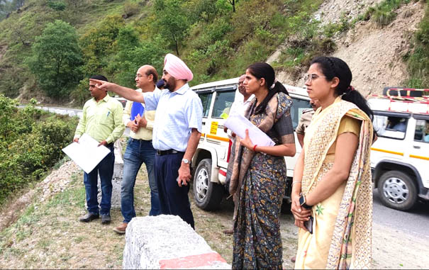 Chief Secretary S.S. Sandhu and District Magistrate Mrs. Sonika visited Mahasu Devta Temple in Hanol