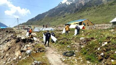 Special cleaning campaign was carried out by the environmental friends of Nagar Panchayat Kedarnath and Sulabh International from Gol Chauraha to the gate of Himlok Tent Colony.