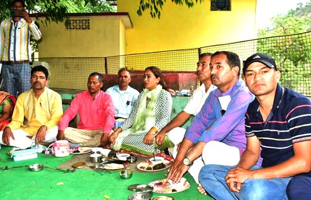 Cabinet Minister Rekha Arya participated in the "Tiffin meeting" organized under the great public relations campaign in Kakdighat.