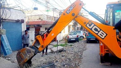 On the instructions of District Magistrate Mrs. Sonika, action was taken to remove encroachments from various places