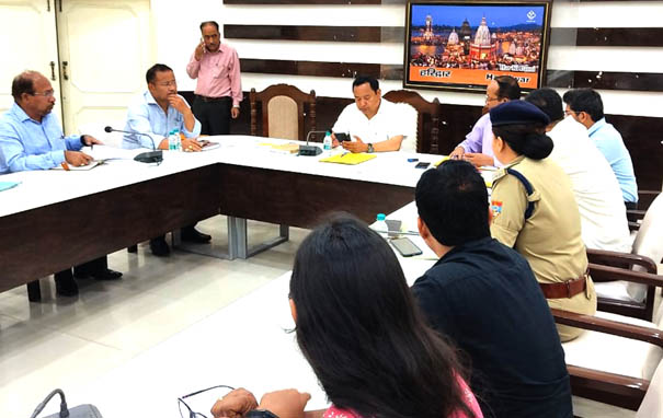 District Magistrate Dhiraj Singh Garbyal took a meeting of the committee formed in connection with the control of increasing drug addiction in the state and prevention of illegal cultivation of opium, poppy and poppy.
