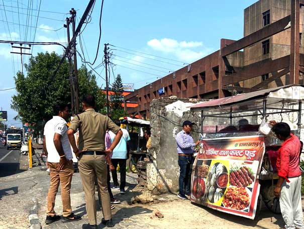 Action taken to remove encroachment at places like Prince Chowk via Racecars-Rispana bridge, Darshanigate to Kamla Palace via Lalpul etc. in Dehradun district