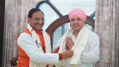 हरिद्वार सांसद रमेश पोखरियाल ‘निशंक’ ने श्री दरबार साहिब में टेका मत्था