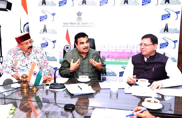 Chief Minister Dhami and Public Works Minister Maharaj met Gadkari for state roads