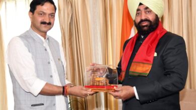 राज्यपाल लेफ्टिनेंट जनरल गुरमीत सिंह से मिले श्री बद्री केदार मंदिर समिति के अध्यक्ष अजेंद्र अजय, पढ़िए किन अहम मुद्दों पर हुई बात
