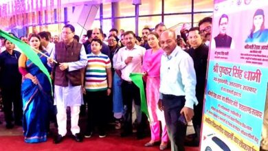 मुख्यमंत्री धामी व मंत्री रेखा आर्य ने महिला सशक्तिकरण एवं बाल विकास विभाग के अंतर्गत प्रदेश के 13 जनपदों के जिला कार्यक्रम अधिकारियों हेतु नवीन विभागीय वाहनों का किया लोकापर्ण